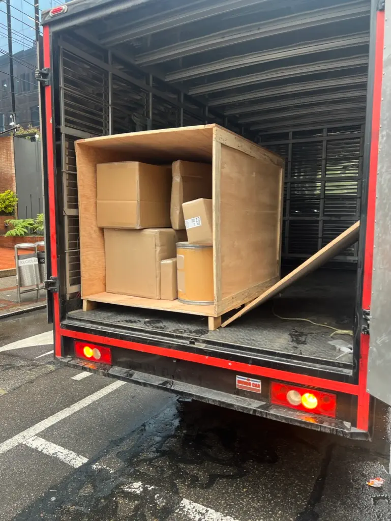 Air transport for long-distance international moving